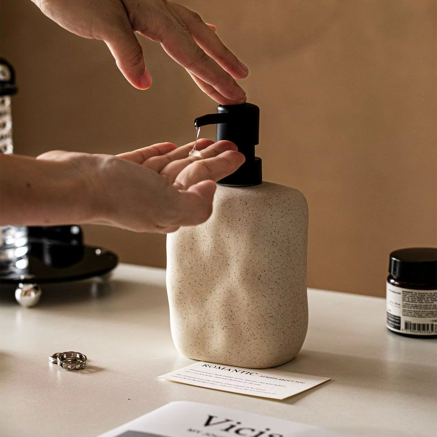 450ML Ceramic Wabi-Sabi Lotion Bottle Squeeze Bottle Soap Dispenser Shampoo Lotion Conditioner Bottle Bathroom Accessories