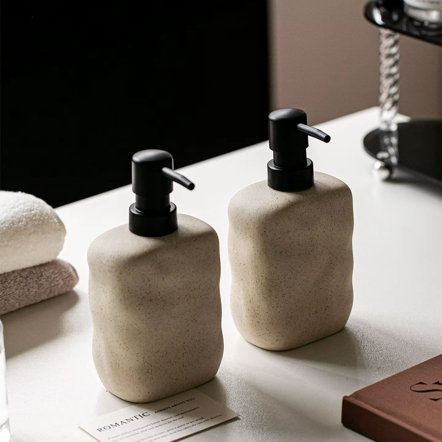 450ML Ceramic Wabi-Sabi Lotion Bottle Squeeze Bottle Soap Dispenser Shampoo Lotion Conditioner Bottle Bathroom Accessories