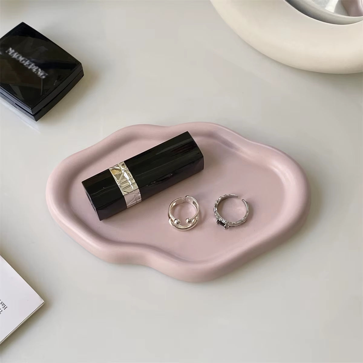 1Pc Irregular Cloud Ceramic Jewelry Tray Key Storage Ornament Display Tray Jewelry Tray Suitable for Home Decoration Living Room Bedroom Jewelry Storage Entryway Storage Jewelry Tray Gift Present